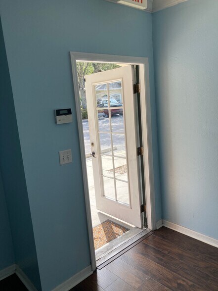 3216 Cove Bend Dr, Lutz, FL à louer - Photo du bâtiment - Image 3 de 14