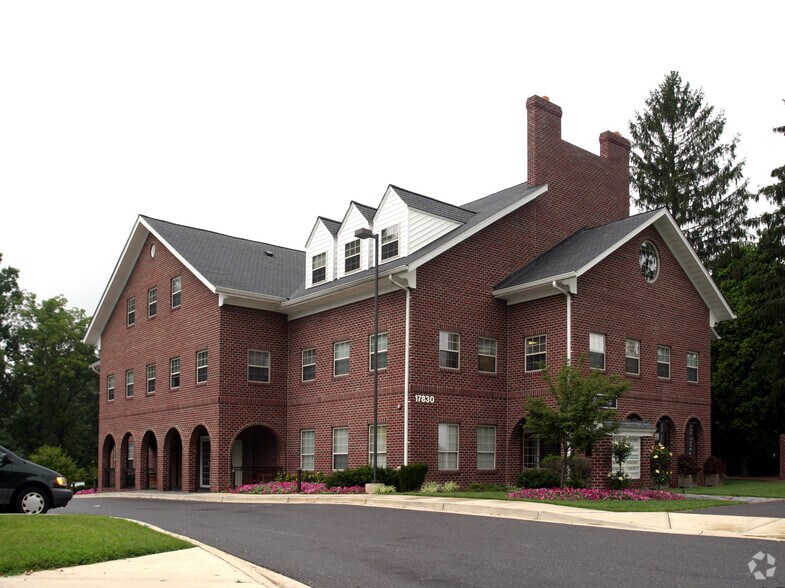 17830 New Hampshire Ave, Ashton, MD à louer - Photo du bâtiment - Image 3 de 8