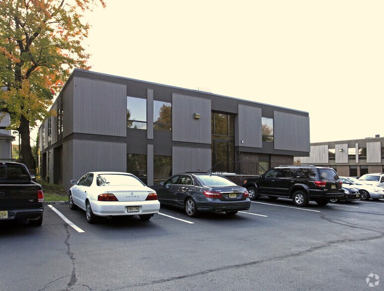 1273 Bound Brook Rd, Middlesex, NJ à louer - Photo du bâtiment - Image 2 de 9