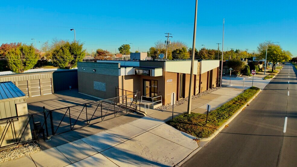 4500 Biddle Ave, Wyandotte, MI à vendre - Photo du bâtiment - Image 3 de 12