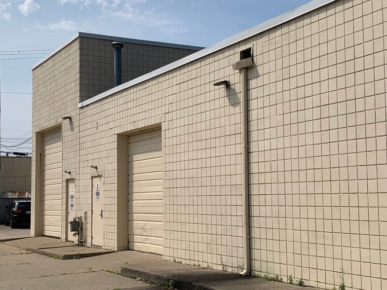 303-325 W Girard Ave, Madison Heights, MI for sale - Building Photo - Image 3 of 12