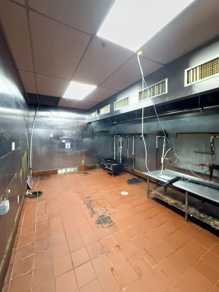 258 Dekalb Ave, Brooklyn, NY for lease - Building Photo - Image 2 of 13