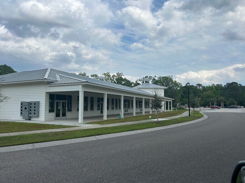 555 Shadowmoss Pkwy, Charleston, SC à louer - Photo du bâtiment - Image 3 de 8