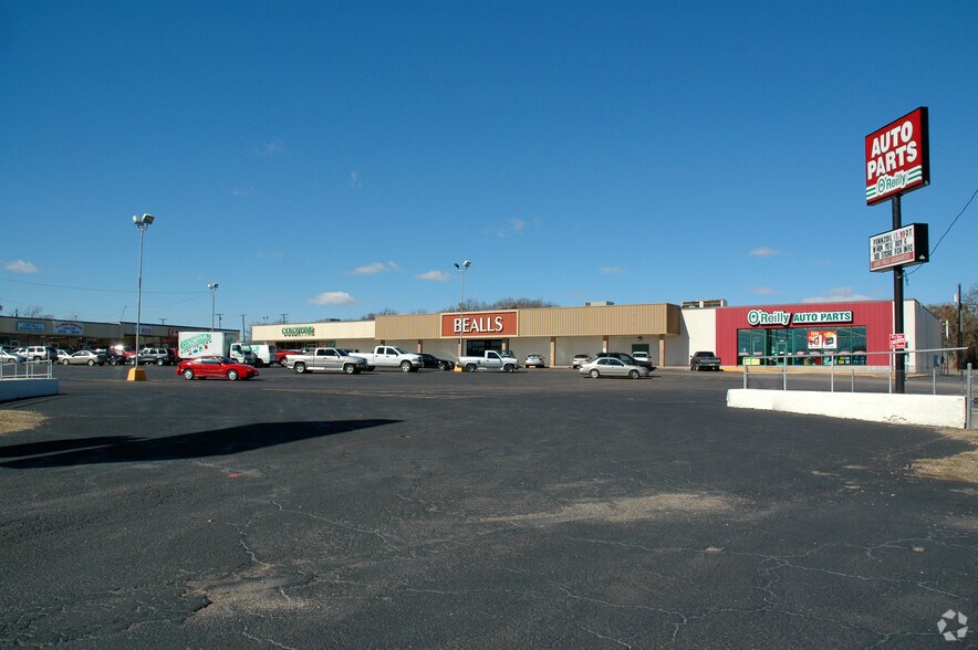 320-370 Covington St, Hillsboro, TX à louer - Photo du bâtiment - Image 2 de 7