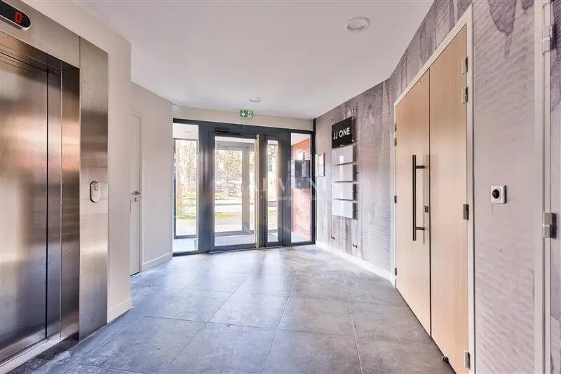 Bureau dans Guyancourt à louer - Hall d’entrée - Image 3 de 4