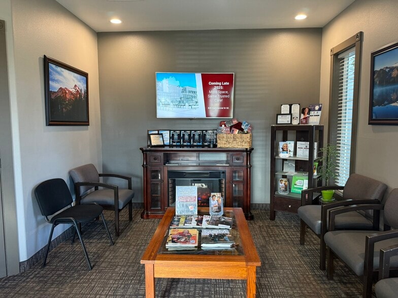 1595 Commercial St SE, Salem, OR for lease - Building Photo - Image 2 of 4