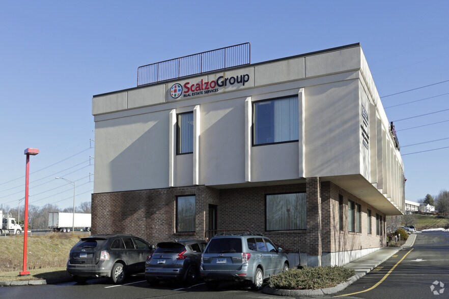 2 Stony Hill Rd, Bethel, CT à louer - Photo du bâtiment - Image 3 de 5