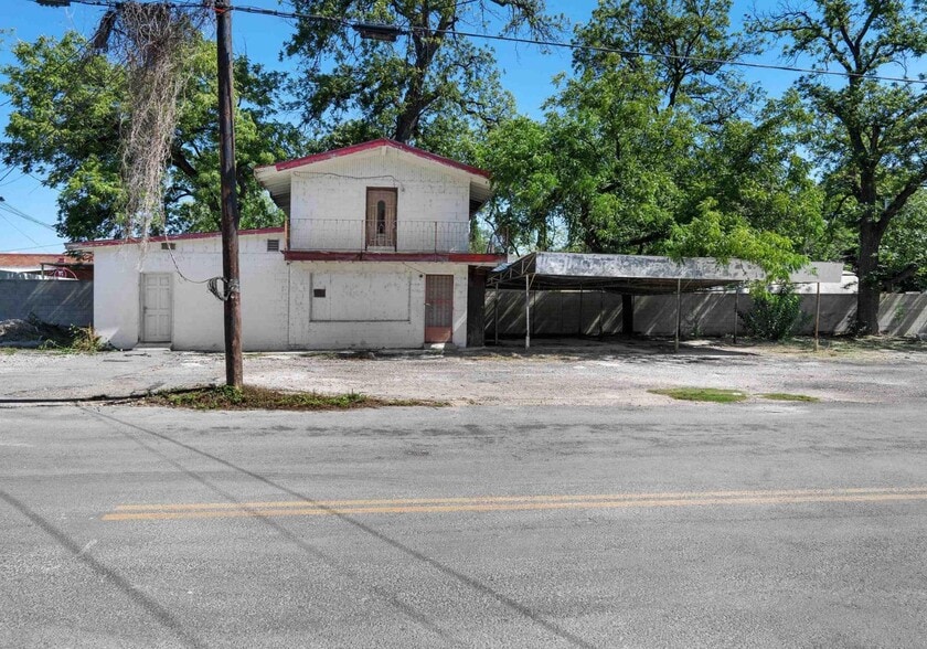 202 E Canal St, Del Rio, TX for sale - Building Photo - Image 2 of 5