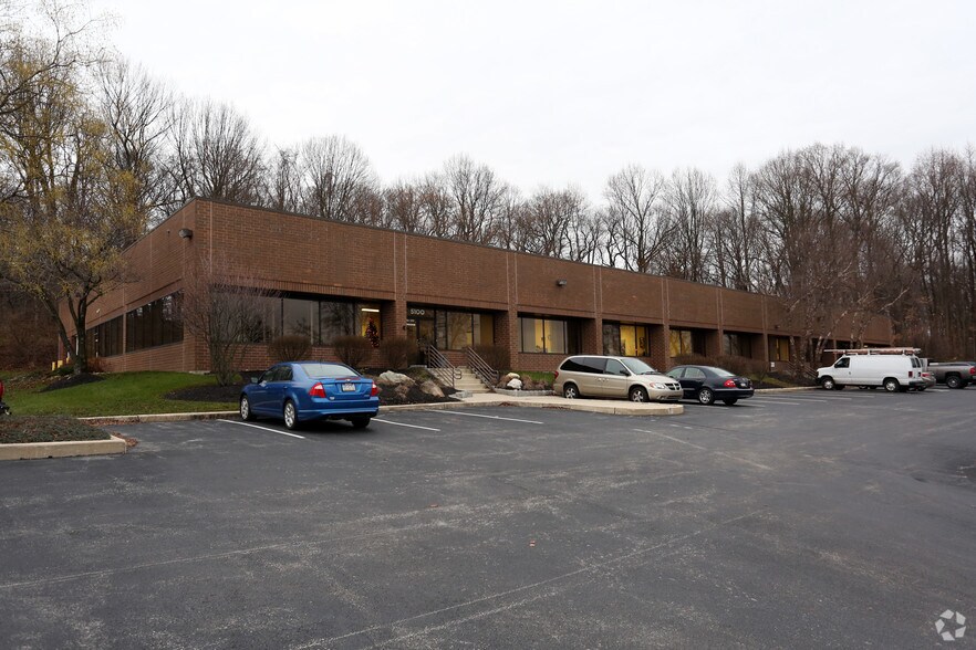 5100 Campus Dr, Plymouth Meeting, PA à louer - Photo du bâtiment - Image 1 de 4