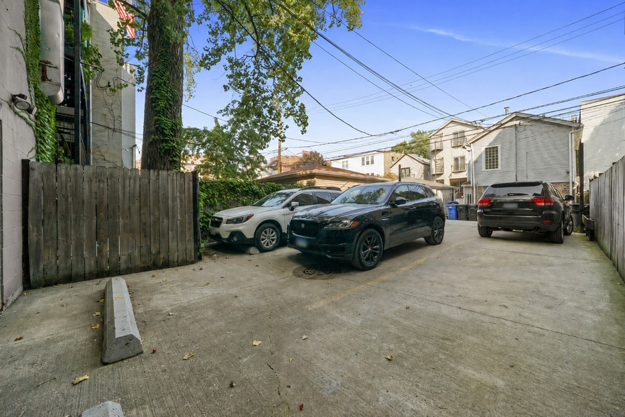 907 N Damen Ave, Chicago, IL for lease - Building Photo - Image 3 of 34
