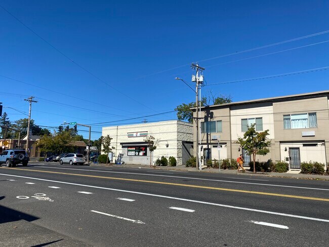 More details for 4450 SE 92nd Ave, Portland, OR - Retail for Sale