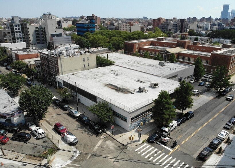 2813 14th St, Long Island City, NY for lease - Building Photo - Image 3 of 15