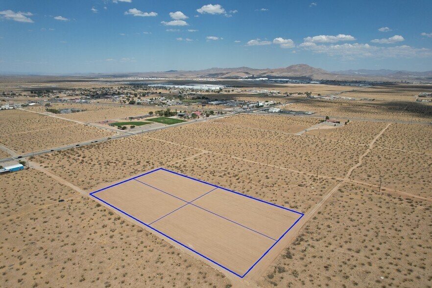 21 Palm St Palm St, Adelanto, CA à vendre - Photo du bâtiment - Image 2 de 18