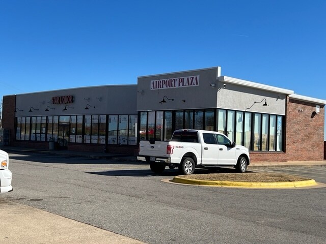 7403 SW Regional Airport Blvd, Bentonville, AR for sale - Primary Photo - Image 1 of 1