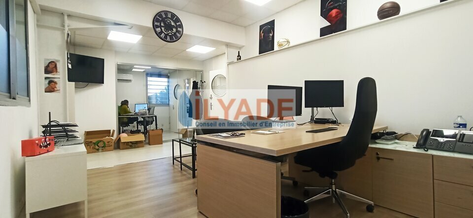 Office in Éguilles for lease - Interior Photo - Image 3 of 11