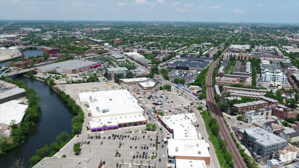 1801 W Fullerton Ave, Chicago, IL à vendre - Vidéo réalisée avec un drone - Image 2 de 6