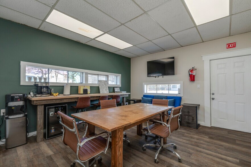 807 S Fillmore Ave, Kirkwood, MO à louer - Photo du bâtiment - Image 2 de 7