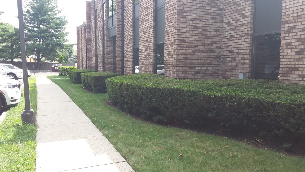 55 Old Nyack Tpke, Nanuet, NY for lease - Building Photo - Image 2 of 17