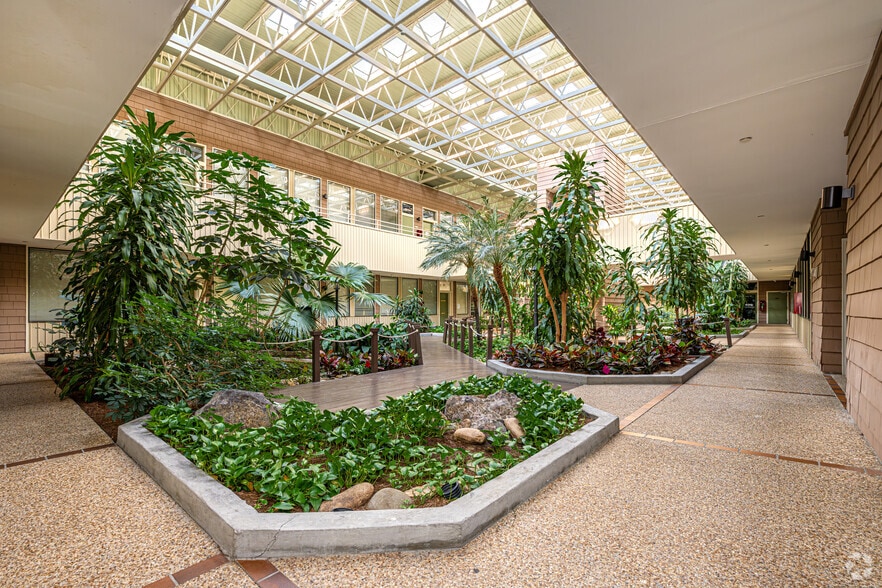 2200 Veterans Memorial Blvd, Kenner, LA for lease - Interior Photo - Image 3 of 16