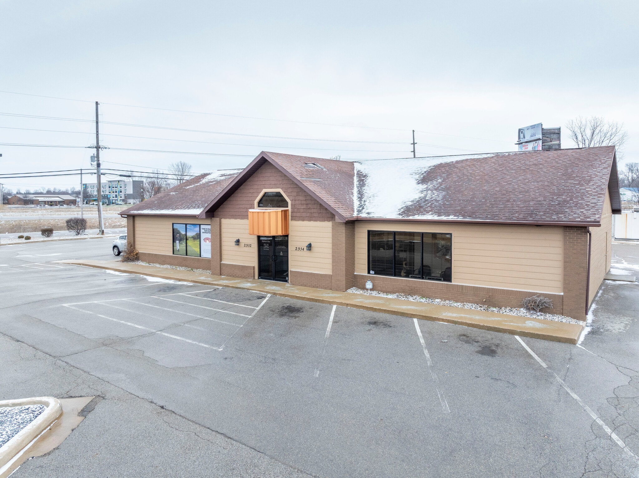 2932-2938 Frontage Road portfolio of 2 properties for sale on LoopNet.ca Primary Photo- Image 1 of 6