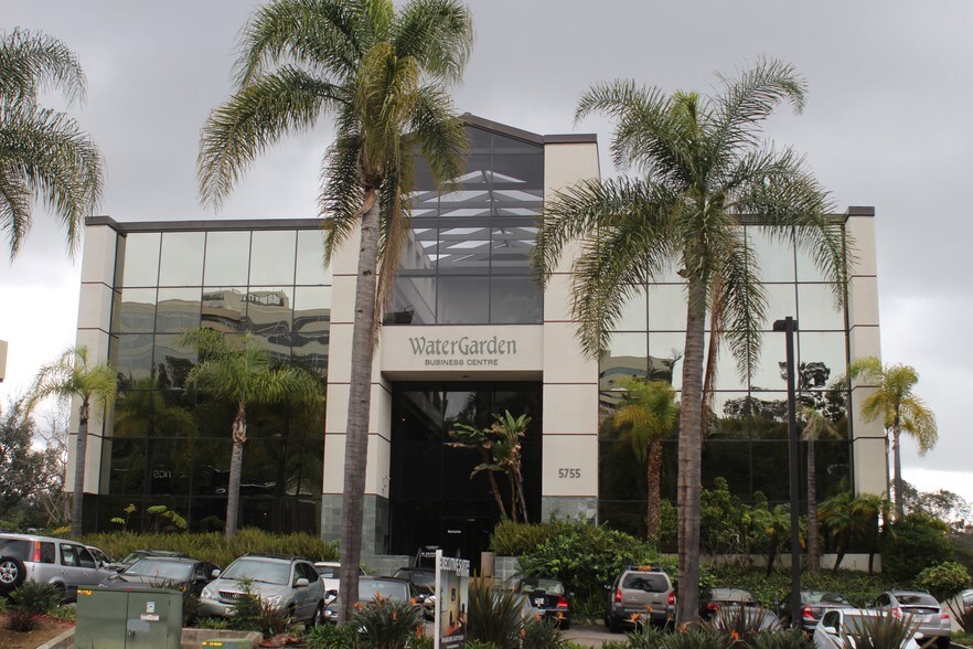 5755 Oberlin Dr, San Diego, CA à louer - Photo du bâtiment - Image 3 de 12