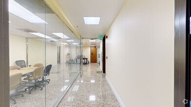 15535 San Fernando Mission Blvd, San Fernando, CA à louer Numérisation 3D de Matterport- Image 1 de 5