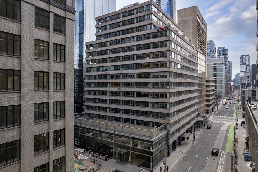 111 Richmond St W, Toronto, ON for lease - Primary Photo - Image 1 of 7