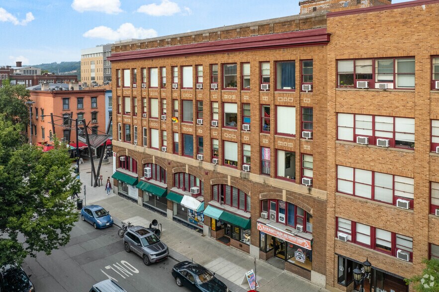 111 E State St, Ithaca, NY à louer - Photo du bâtiment - Image 3 de 13