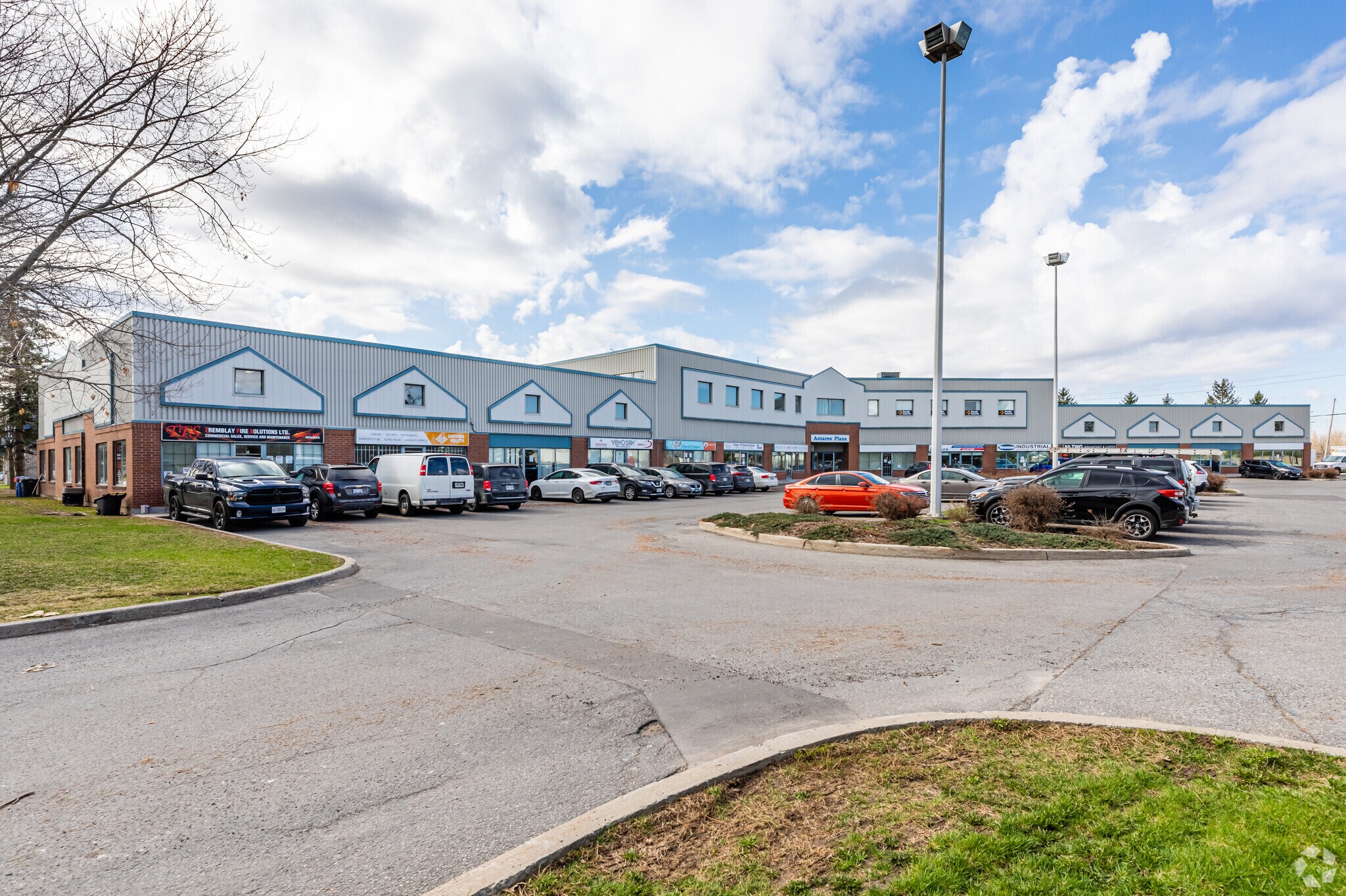 52 Antares Dr, Ottawa, ON à vendre Photo principale- Image 1 de 1