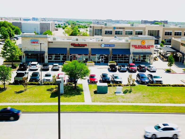 8442 Parkwood Blvd, Plano, TX à louer - Photo du bâtiment - Image 2 de 4