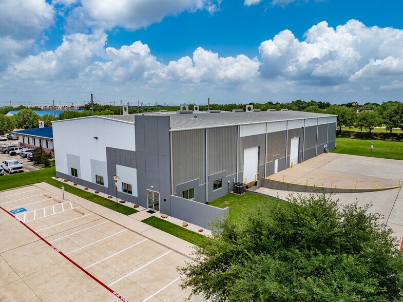 9407 New Century Dr, Pasadena, TX à louer - Photo du bâtiment - Image 1 de 5