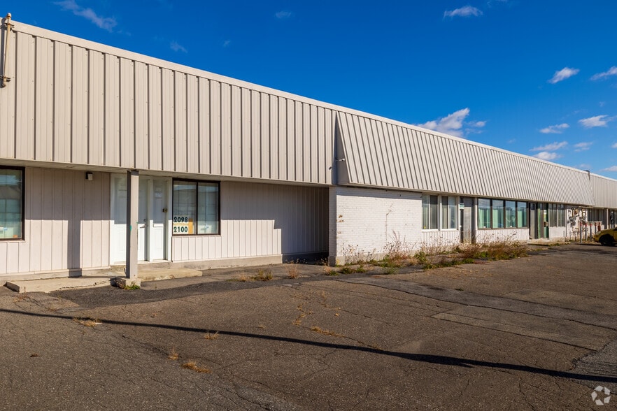 2082-2106 Chartier, Dorval, QC for sale - Building Photo - Image 3 of 8
