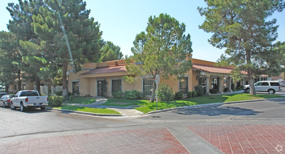2881 S Valley View Blvd, Las Vegas, NV à louer - Photo du bâtiment - Image 2 de 59