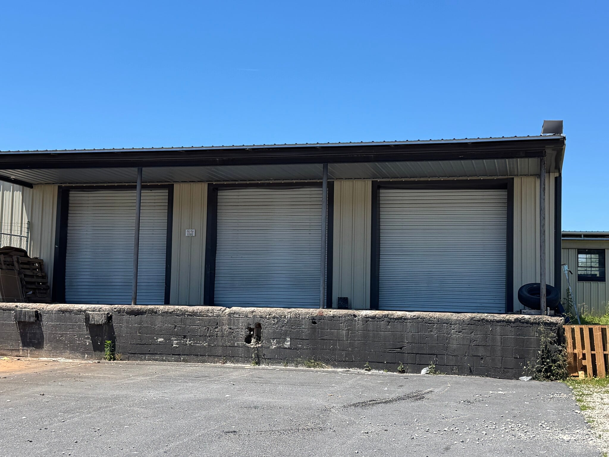 1139 E 3rd St, Jackson, GA for lease Interior Photo- Image 1 of 5