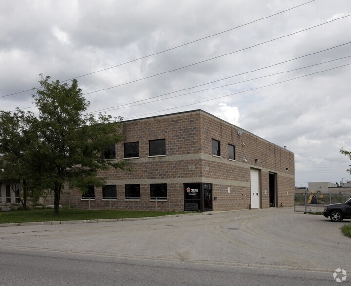 69 Healey Rd, Caledon, ON à louer - Photo principale - Image 1 de 2