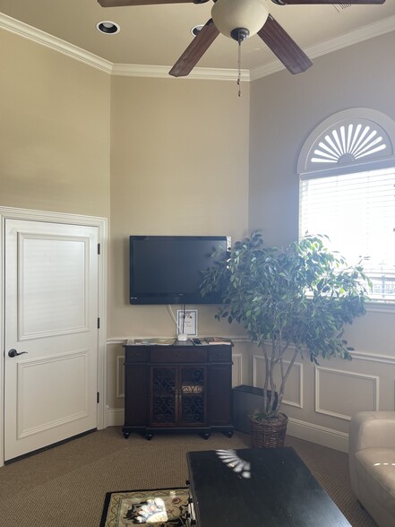 1990 Justin Rd, Highland Village, TX for lease - Interior Photo - Image 3 of 4