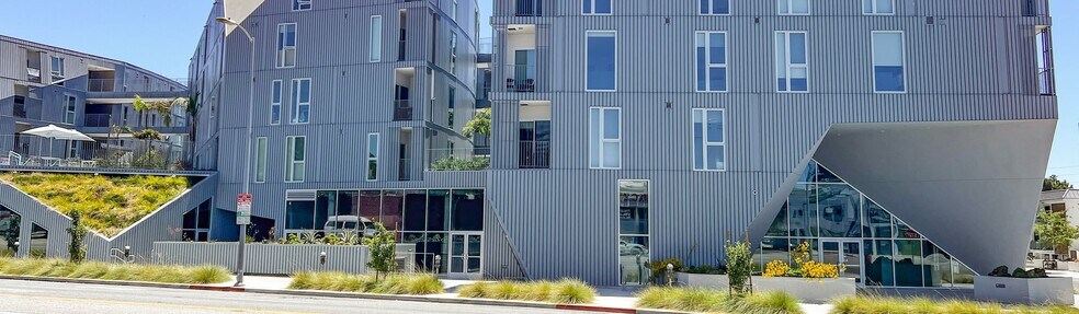 11776 Santa Monica Blvd, Los Angeles, CA à louer - Photo du bâtiment - Image 3 de 10