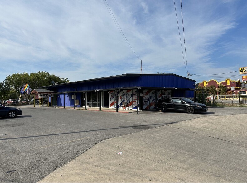 7708 Marbach Rd, San Antonio, TX à vendre - Photo du bâtiment - Image 2 de 8