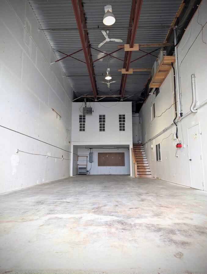 2610 Progressive Way, Abbotsford, BC V2T 6H8 - Unité G -  - Photo intérieure - Image 1 of 3