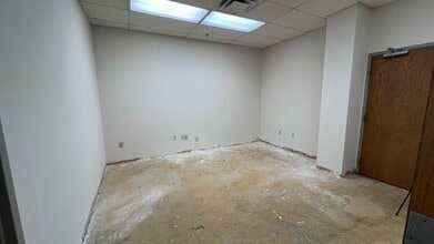 2402 Wildwood Ave, North Little Rock, AR for lease Building Photo- Image 1 of 5