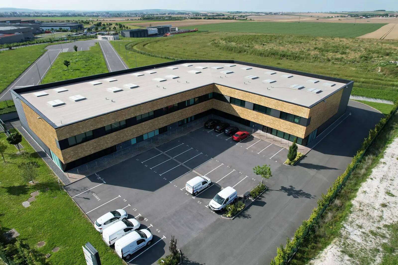 Industrial in Reims for lease Building Photo- Image 1 of 7