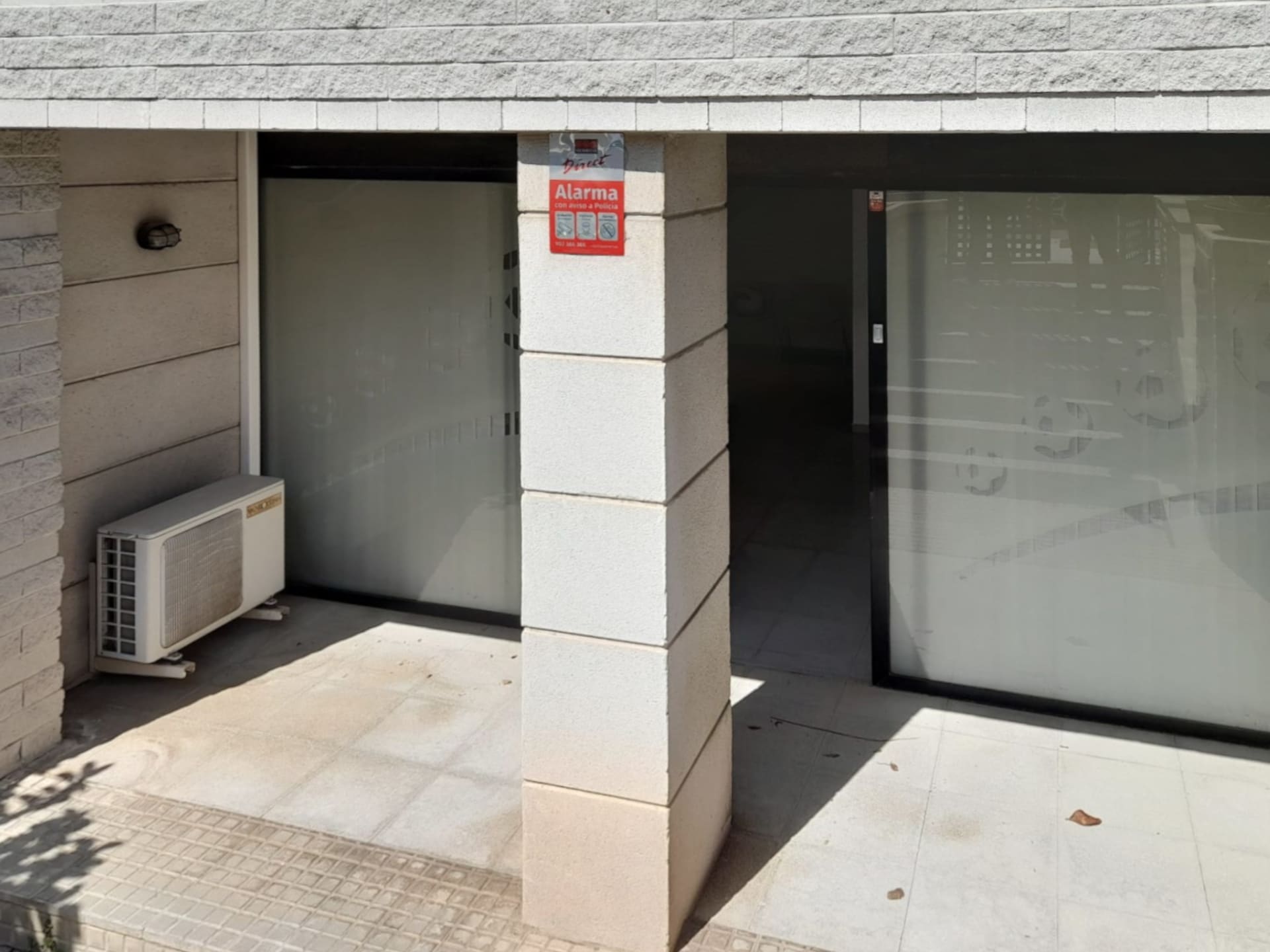 Bureau/Commerce de détail dans Sant Joan Despí, Barcelona à louer Photo intérieure- Image 1 de 3
