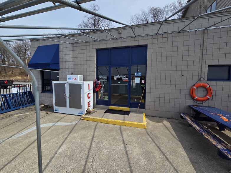 555 Water St, Youngstown, NY à vendre - Photo du bâtiment - Image 2 de 15