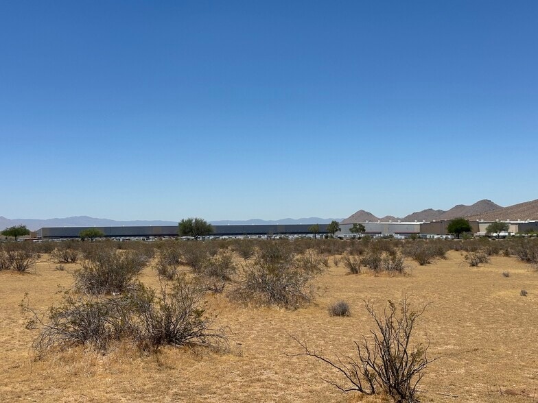 21465 Johnson Rd, Apple Valley, CA à vendre - Photo du bâtiment - Image 2 de 8