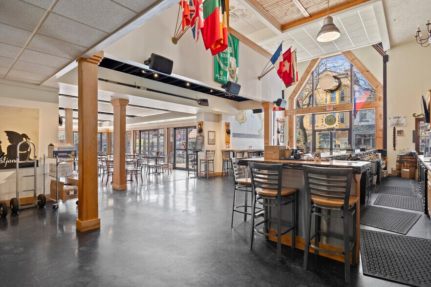 2717 Lorain Ave, Cleveland, OH à vendre - Photo intérieure - Image 2 de 16