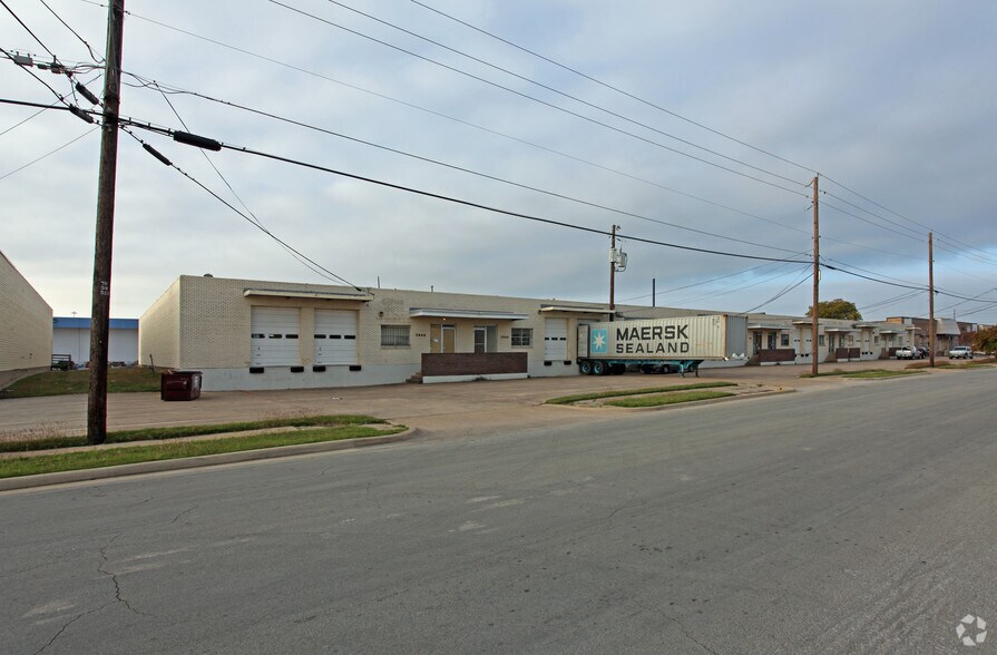 2908-2948 Blystone Ln, Dallas, TX à louer - Photo du bâtiment - Image 1 de 2