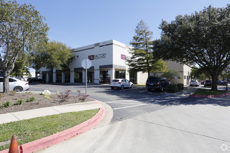 9715 Burnet Rd, Austin, TX à louer - Photo principale - Image 1 de 17