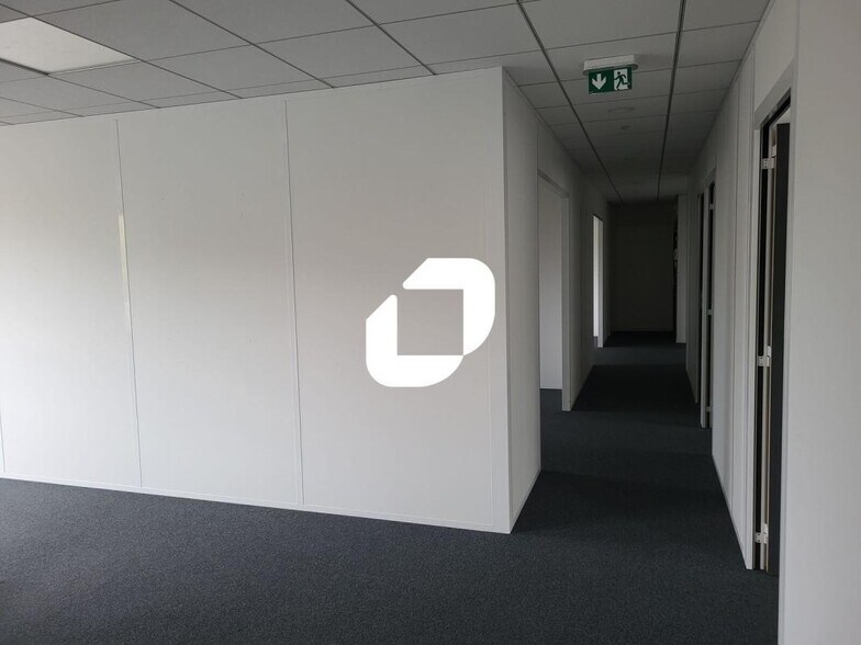Office in Loos for lease - Interior Photo - Image 3 of 7