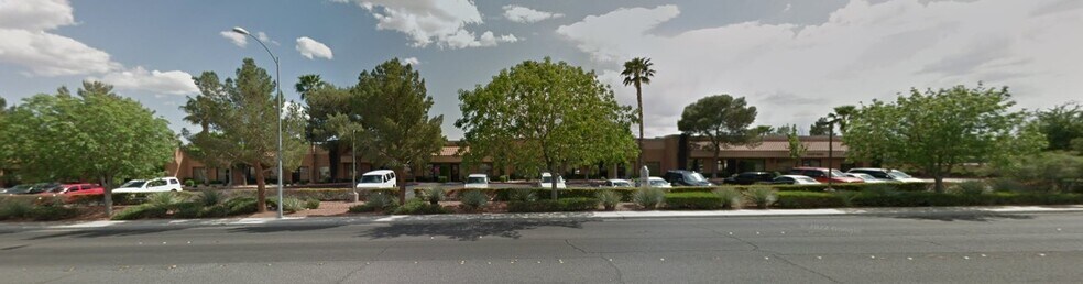 2675 E Patrick Ln, Las Vegas, NV à louer - Photo du bâtiment - Image 2 de 7