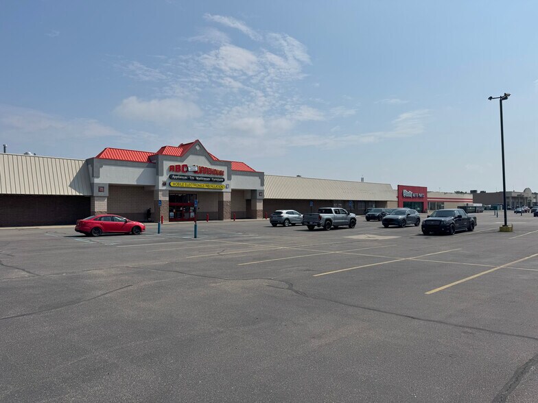 7215-7423 E 10 Mile Rd, Center Line, MI à louer - Photo du bâtiment - Image 1 de 6